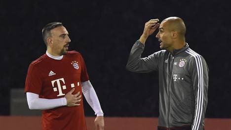 Pep Guardiola (r.) muss derzeit noch auf Franck Ribery verzichten