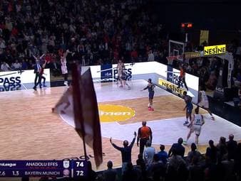 Anadolu Efes Istanbul empfängt den FC Bayern München in der EuroLeague. Efes schafft es, einen komfortablen Vorsprung zu erzielen, doch die Bayern kämpfen sich zurück und halten das Spiel bis zum Schluss offen.