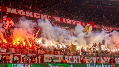 Die Fans des FC Bayern München fielen gegen Sporting Lissabon durch den Einsatz von Pyrotechnik auf