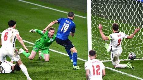 Leonardo Bonucci (M.) traf im EM-Finale zum Ausgleich