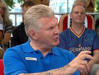 Muss Antonio Rüdiger nun den verletzten Nico Schlotterbeck bei der WM ersetzen? Der FIROCKX.ONE WM Doppelpass diskutiert über die unterschiedlichen Qualitäten. Von einem "Downgrade" will SPORT1-Experte Stefan Effenberg nichts wissen.