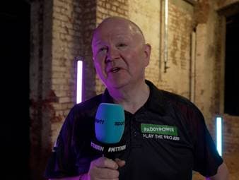 Caller George Noble macht nach der WM 2026 Schluss. Damit verabschiedet sich eine Ikone des Dart-Sports.