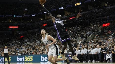 Dennis Schröder (Nr.17) zeigt eine gute Leistung