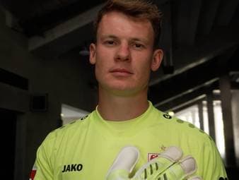 Alexander Nübel trifft am Wochenende auf seinen Stammverein FC Bayern München. Auch deshalb drängt sich die Frage auf, wie die Zukunft des Schlussmanns beim Rekordmeister aussehen soll.