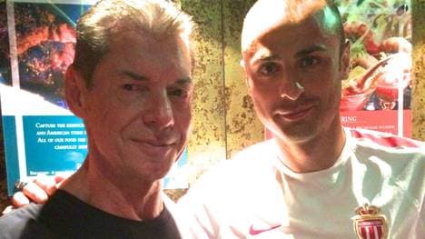 Ein 2014 aufgenommenes Bild von Vince McMahon und Dimitar Berbatov stiftet Verwirrung
