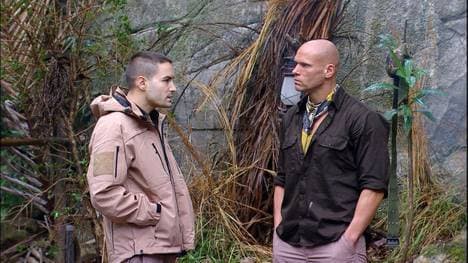 Thorsten Legat (r.) gab Menderes im Dschungelcamp etwas Lebenshilfe