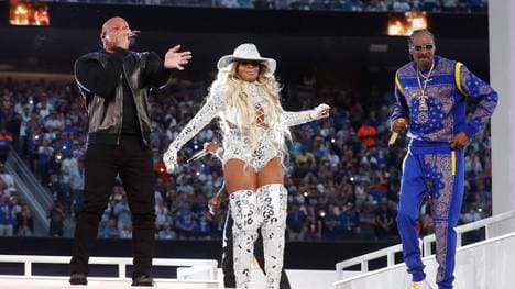 Dr. Dre, Mary J. Blige und Snoop Dogg performten bei der Halftime Show im Super Bowl