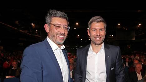Claus Vogt neben Sportvorstand Thomas Hitzlsperger 