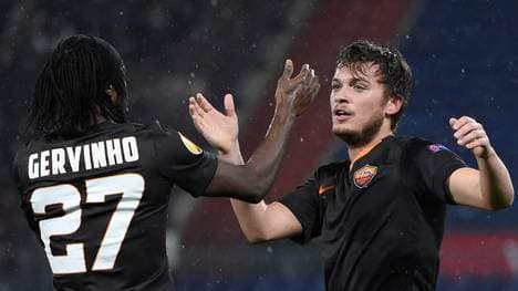 Gervinho (l.) jubelt mit Adem Ljajic