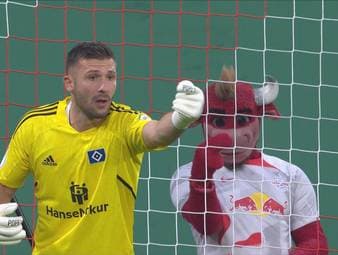 Der HSV hatte in Leipzig Pech nach einem doppelten Aluminiumtreffer springt der Ball zurück ins Feld. Mit der ersten gelungenen Offensivaktion leitet dann Yussuf Poulsen den Favoritensieg ein