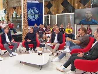 Im FIROCKX Doppelpass verkündet Schalkes Direktor Profifußball, Youri Mulder, live die Vertragsverlängerung mit Leistungsträger Adil Aouchiche.