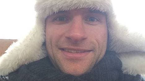 Eine Mütze, viele Meinungen: Thomas Müller mag es im Winter gerne extravagant.