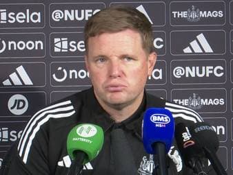 Trotz des Treffers von Nick Woltemade im Topspiel gegen Arsenal verlor Newcastle am Ende mit 1:2. Trainer Eddie Howe glaubt, dass die hohe Intensität gegen die Gunners eine gute Erfahrung für den deutschen Stürmer war.