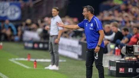GELSENKIRCHEN, GERMANY - AUGUST 24: Headcoach David Wagner of Schalke reacts during the Bundesliga match between FC Schalke 04 and FC Bayern Muenchen at Veltins-Arena on August 24, 2019 in Gelsenkirchen, Germany. (Photo by Jörg Schüler/Bongarts/Getty Images)