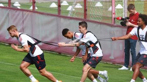 Adrian Fein (Mitte) steht offenbar vor einem Wechsel in die Niederlande