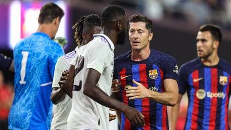Antonio Rudiger und Robert Lewandowski trafen beim Testspiel in Las Vegas aufeinander