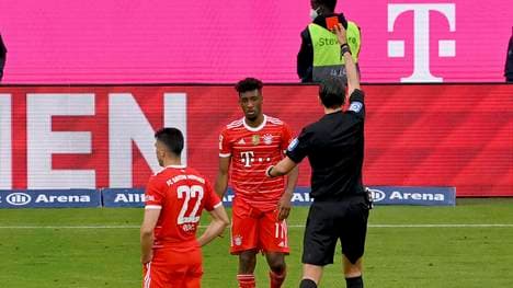 Gegen den VfB Stuttgart muss Kingsley Coman kurz vor Spielende mit Rot vom Platz