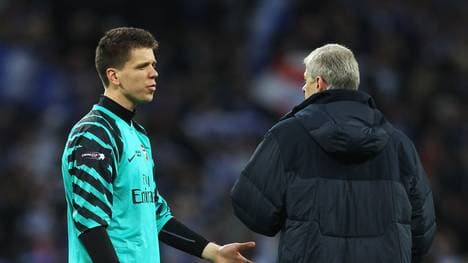 
Wojciech Szczesny wurde nach seiner Kabinen-Zigarette von Coach Arsene Wenger auf die Arsenal-Bank degradiert