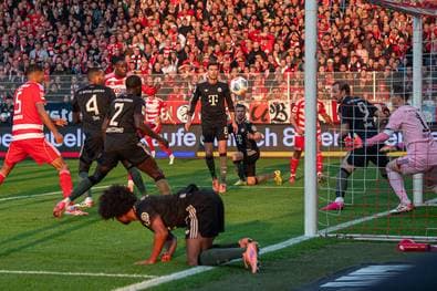 Irrwitzige Abseitsentscheidung bei Bayern