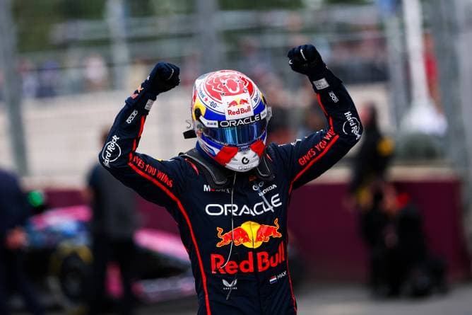 Crash des WM-Führenden! Verstappen jubelt in Baku