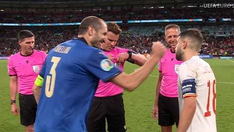 Giorgio Chiellini und Jordi Alba lieferte sich eine kuriose Seitenwahl