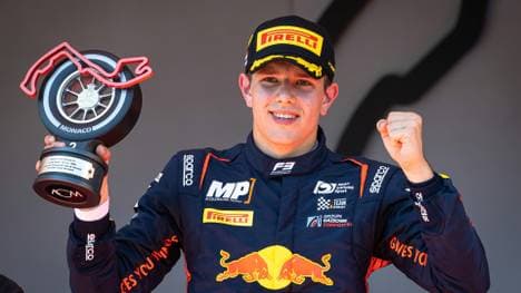 Tim Tramnitz holt auch in Monaco eine Trophäe