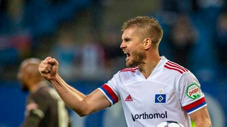 Simon Terodde nach seinem Tor im Stadtderby gegen den FC St. Pauli