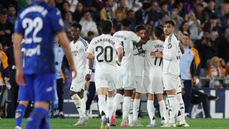 Jubel nach der Führung durch Arda Güler (M.)