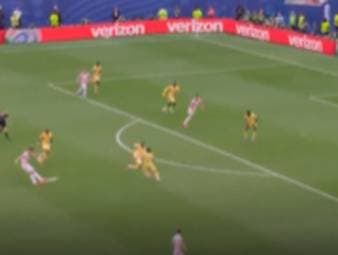 Im letzten Gruppenspiel der Gruppe L trifft Kroatien sehenswert zum 1:0 gegen Ghana, die dadurch ihren ersten Gegentreffer des Turniers kassieren.