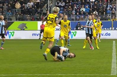 Kein Elfmeter?! Diese Szene macht Mannheim wütend