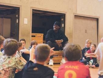 Inter-Star besucht Ex-Schule