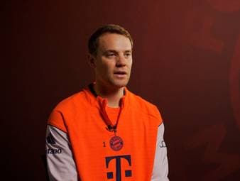 Manuel Neuer schwärmt von Bayern-Trainer Vincent Kompany und seine Art, wie er mit der Mannschaft umgeht. 