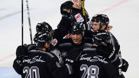 Thomas Sabo Ice Tigers v Eisbaeren Berlin - DEL Winter Game