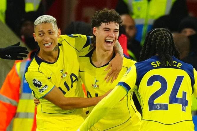 Spurs verschärfen Glasner-Sorgen