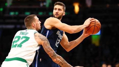 Maxi Kleber (r.) und Daniel Theis wären beim Neustart der NBA dabei