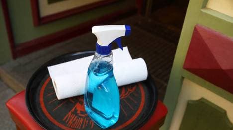 Desinfektionsmittel verhinderte die Abreise des Teambusses von Oxford United