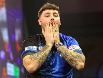 Lewis Williams setzt sich mit einer starken Leistung gegen Niels Zonneveld durch. In Runde zwei wartet Michael van Gerven auf ihn.