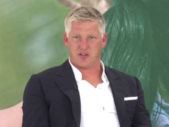 Der Frauenfußball ist in den letzten Jahren immer populärer geworden. Ex-Bayern-Star Bastian Schweinsteiger würde sich wünschen, dass mehr Bundesliga-Vereine in ihre Frauenteams investieren.