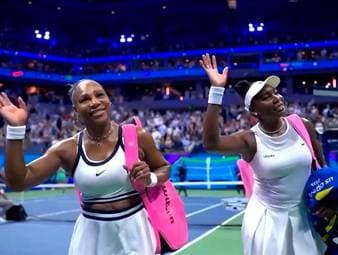 Serena und Venus Williams haben bei den US Open ihr lang ersehntes Comeback gefeiert. Das Geschiwster-Duo unterliegt zwar in Runde 1 den Australierinnen Maya Joint und Chan Hao-Ching, wird im Arthur Ashe Stadium aber trotzdem gefeiert.