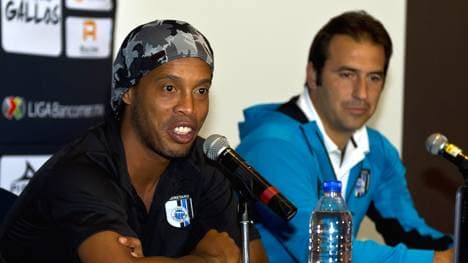 FBL-MEXICO-RONALDINHO