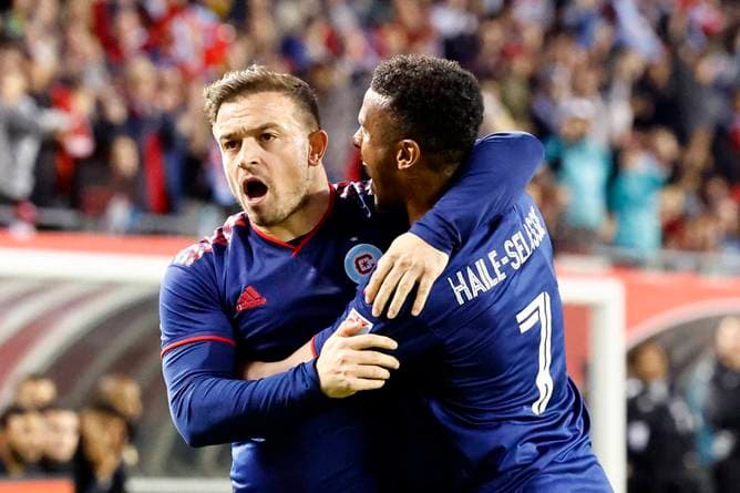 Ex-Bayer-Star erzielt spektakuläres Eckballtor