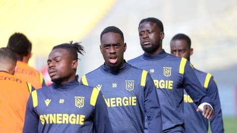 Jean Kevin Augustin (2. v. li.) ist beim FC Nantes außen vor