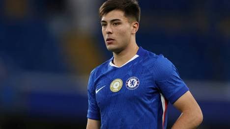 Anselmino im Dress des FC Chelsea