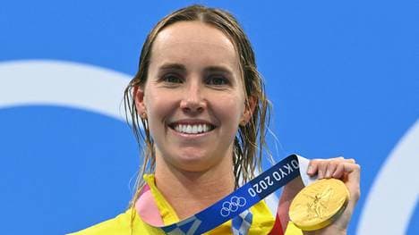 Emma McKeon mit der Goldmedaille in Tokio