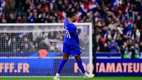 Michael Olise jubelt über sein erstes Tor für Frankreich