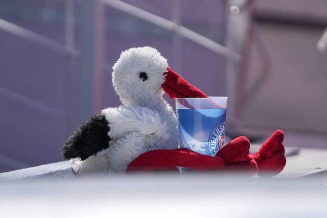 Zweitligist spendiert Fans Freibier