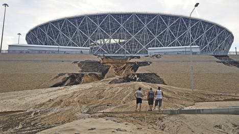 Starkregen unterspülte Gehwege und zerstörte Leitungen