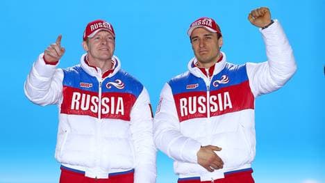 Olympia 2014: Moskauer Gericht spricht Alexander Subkow Sotschi-Gold zu, Alexander Subkow (links) gewann 2014 in Sotschi Olympia-Gold im Zweierbob 