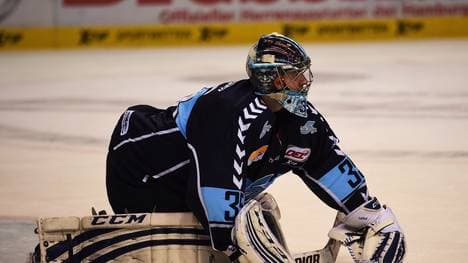 Hamburg Freezers v Adler Mannheim - DEL