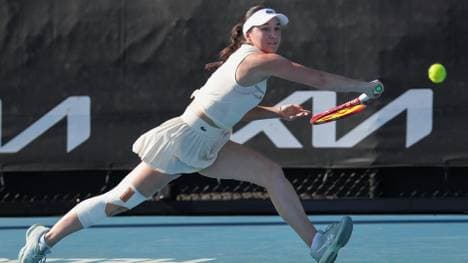 Lys spielte bereits in Australien mit bandagiertem Knie